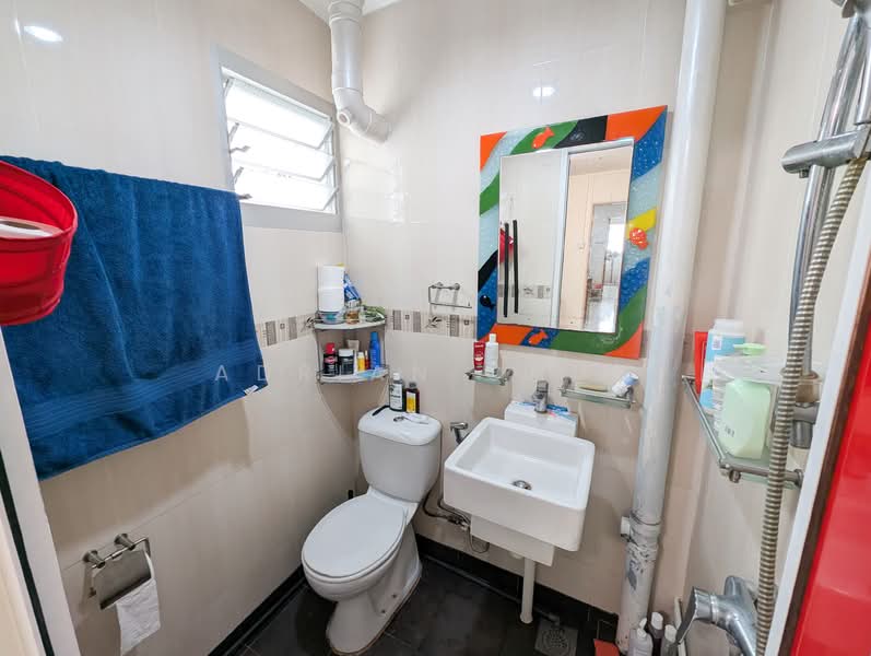 536 Ang Mo Kio Avenue 10, 536 Ang Mo Kio Avenue 10, 2 Bedrooms, 882 sqft, HDB Flat For Sale, by Adrian Chua, 500102805 - Bathroom - PropertyGuru.com.sg