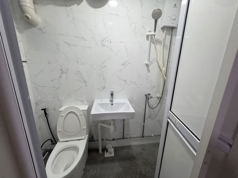 24 Teban Gardens Road, 24 Teban Gardens Road, 3 Bedrooms, 1,066 sqft, HDB Flat For Sale, by Richard Lee Cheng Guan, 500102824 - Bathroom - PropertyGuru.com.sg