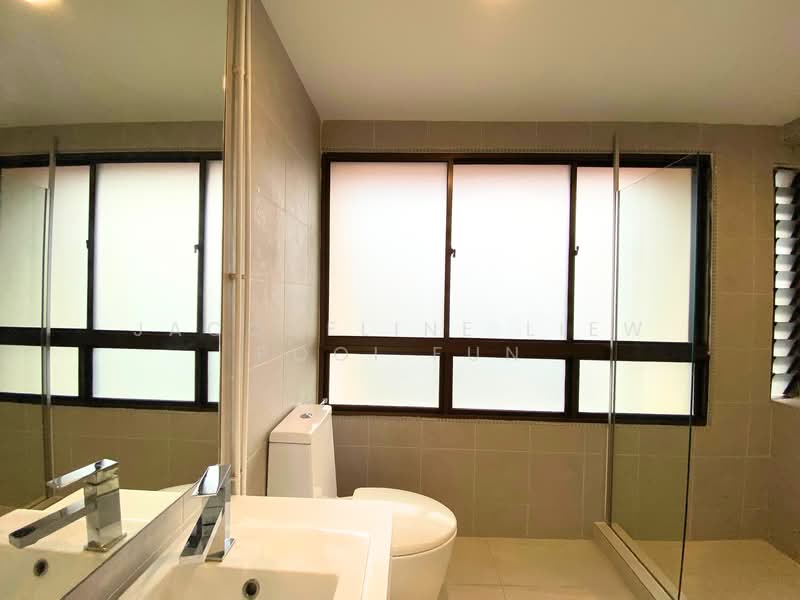 Parkway View, 39 Marine Parade Road, 4 Bedrooms, 3,572 sqft, Condominium For Rent, by Jacqueline Liew Pooi Fun, 500102836 - Bathroom - PropertyGuru.com.sg