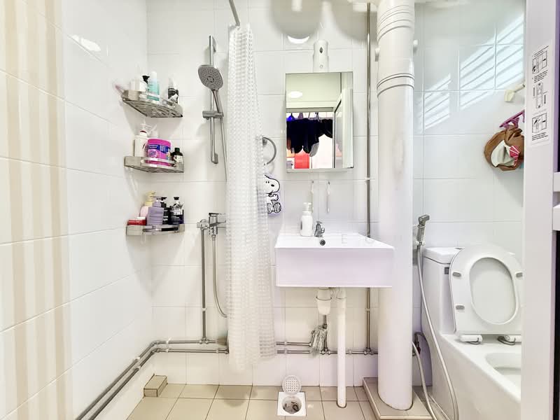 352 Ubi Avenue 1, 352 Ubi Avenue 1, 3 Bedrooms, 1,119 sqft, HDB Flat For Sale, by Jayden Teoh, 500102840 - Bathroom - PropertyGuru.com.sg