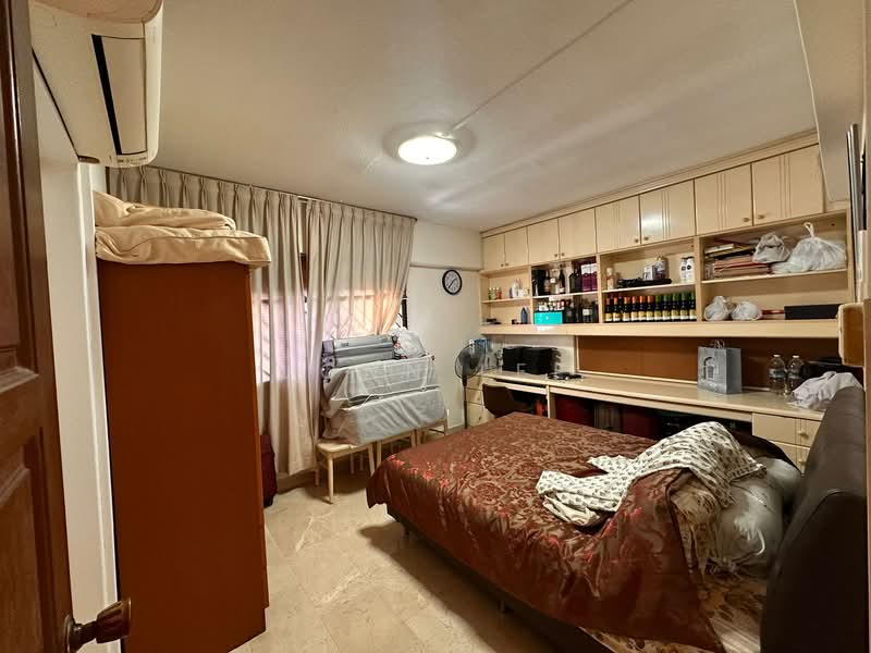 405 Jurong West Street 42, 405 Jurong West Street 42, 4 Bedrooms, 1,604 sqft, HDB Flat For Sale, by John Lee, 500102853 - Bedroom - PropertyGuru.com.sg