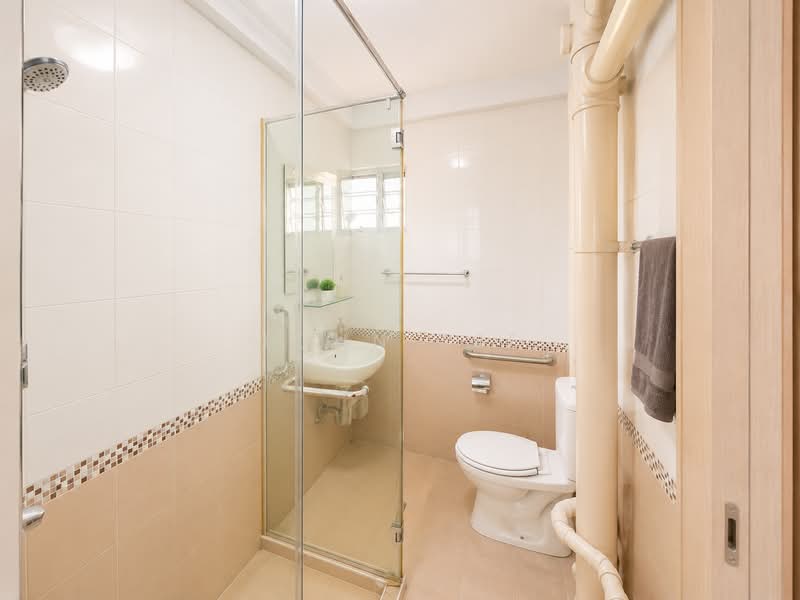 405 Jurong West Street 42, 405 Jurong West Street 42, 4 Bedrooms, 1,604 sqft, HDB Flat For Sale, by John Lee, 500102853 - Bathroom - PropertyGuru.com.sg