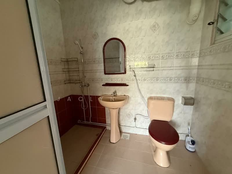 362 Woodlands Avenue 5, 362 Woodlands Avenue 5, 4 Bedrooms, 1,518 sqft, HDB Flat For Sale, by Jaclyn Chua, 500102857 - Bathroom - PropertyGuru.com.sg