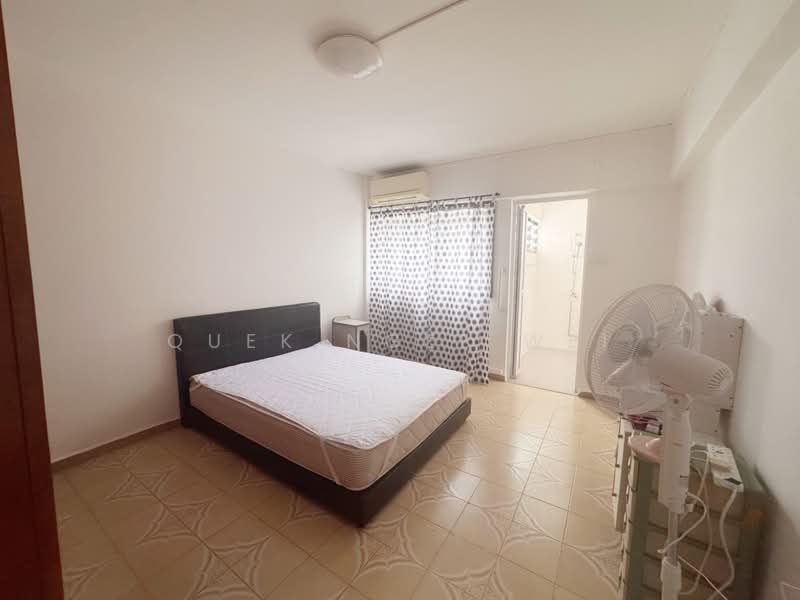 236 Hougang Avenue 1, 236 Hougang Avenue 1, 3 Bedrooms, 1,119 sqft, HDB Flat For Rent, by Quek Ngee Wei, 500102872 - Master Bedroom - PropertyGuru.com.sg