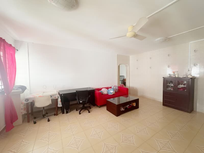 236 Hougang Avenue 1, 236 Hougang Avenue 1, 3 Bedrooms, 1,119 sqft, HDB Flat For Rent, by Quek Ngee Wei, 500102872 - Living Room - PropertyGuru.com.sg