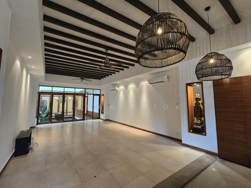 Blair Amazing 5+2+2 6000 sf!!, Nearby Spottiswoode Park Road, Blair Road, 6 Bedrooms, 5,900 sqft, Conservation House For Sale, by Susan Prior, 500102874 - Living Room - PropertyGuru.com.sg