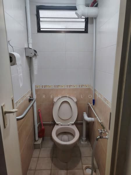 199 Toa Payoh North, 199 Toa Payoh North, 2 Bedrooms, 699 sqft, HDB Flat For Sale, by Serene Loh, 500102885 - Bathroom - PropertyGuru.com.sg