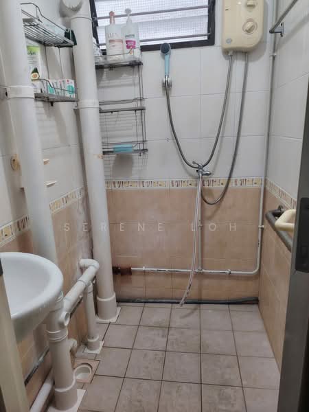 199 Toa Payoh North, 199 Toa Payoh North, 2 Bedrooms, 699 sqft, HDB Flat For Sale, by Serene Loh, 500102885 - Bathroom - PropertyGuru.com.sg