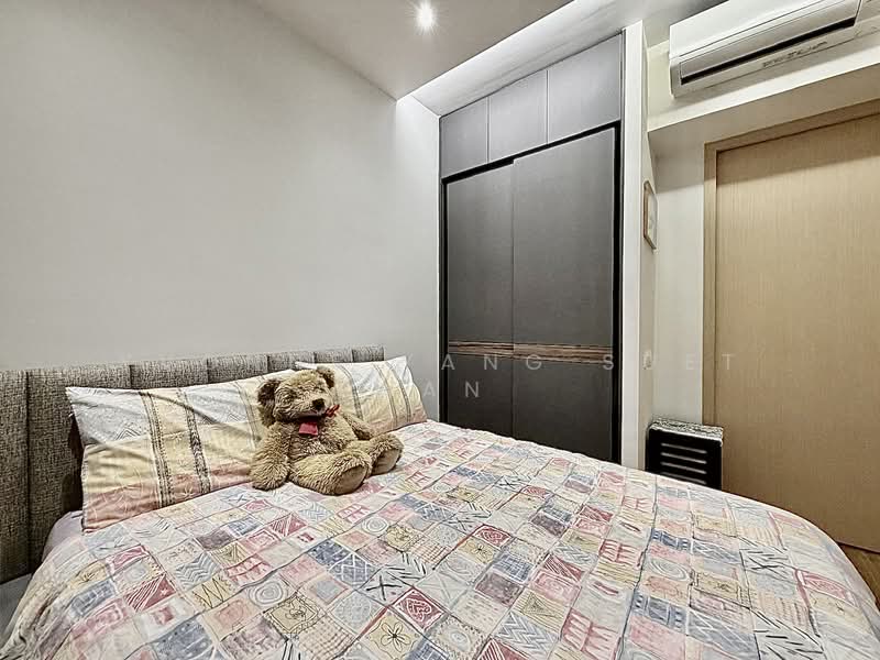 The Tre Ver, 60 Potong Pasir Avenue 1, 1 Bedroom, 484 sqft, Condominium For Sale, by Yvonne Yang Suet Wan, 500102888 - Bedroom with attached Bathroom - PropertyGuru.com.sg