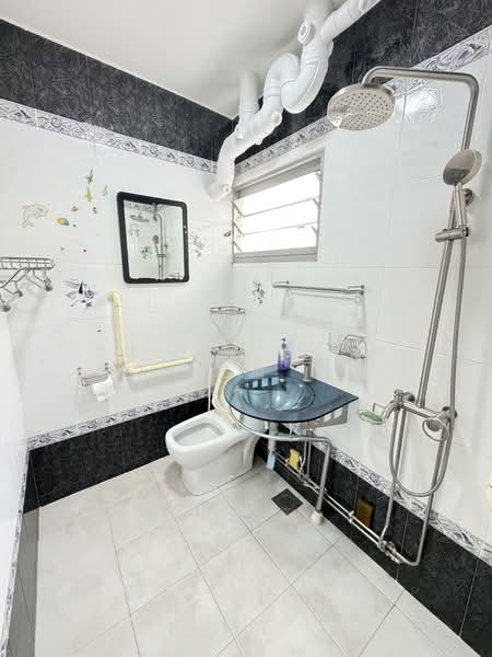 363 Tampines Street 34, 363 Tampines Street 34, 3 Bedrooms, 1,389 sqft, HDB Flat For Rent, by Yu Yin, Tan 友盈, 500102906 - Bathroom - PropertyGuru.com.sg