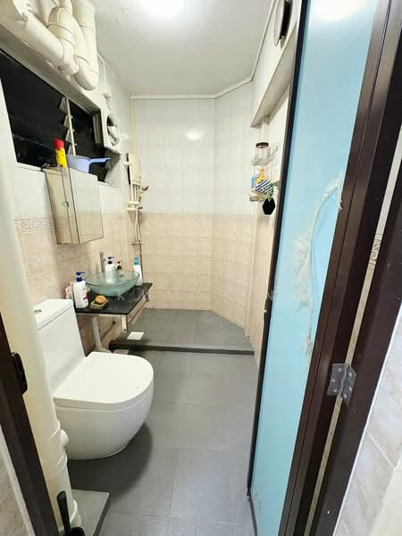 339 Jurong East Avenue 1, 339 Jurong East Avenue 1, 3 Bedrooms, 1,119 sqft, HDB Flat For Sale, by Kumar N, 500102942 - Bathroom - PropertyGuru.com.sg