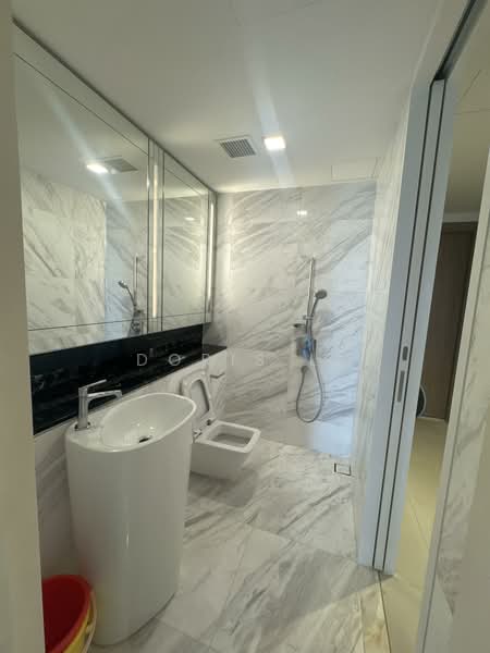 Wallich Residence, 3 Wallich Street, 3 Bedrooms, 1,722 sqft, Condominium For Rent, by Doris Li, 500102950 - Bathroom - PropertyGuru.com.sg