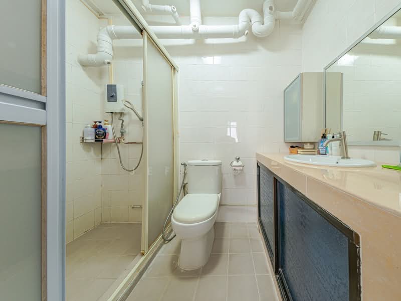 154 Gangsa Road, 154 Gangsa Road, 3 Bedrooms, 1,302 sqft, HDB Flat For Sale, by Jeff Toh, 500102955 - Bathroom - PropertyGuru.com.sg
