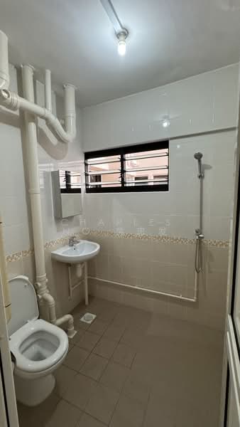 640 Rowell Road, 640 Rowell Road, 2 Bedrooms, 797 sqft, HDB Flat For Sale, by Charles Ng 吳忠发, 500102960 - Bathroom - PropertyGuru.com.sg