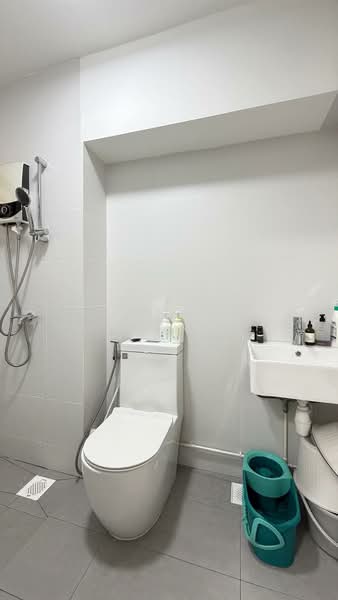 260C Sengkang East Way, 260C Sengkang East Way, 3 Bedrooms, 1,184 sqft, HDB Flat For Sale, by James Yeo, 500102967 - Bathroom - PropertyGuru.com.sg