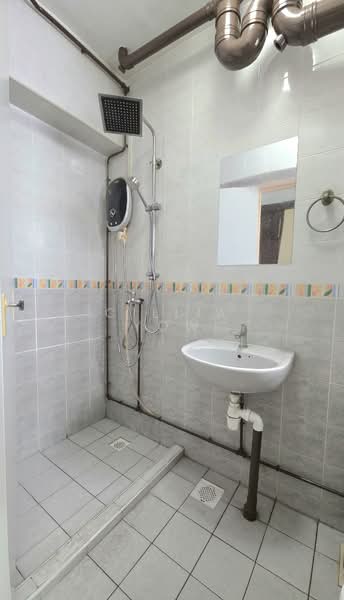 106D Punggol Field, 106D Punggol Field, 3 Bedrooms, 1,184 sqft, HDB Flat For Rent, by Cillia Yow, 500102974 - Bathroom - PropertyGuru.com.sg