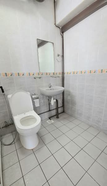 106D Punggol Field, 106D Punggol Field, 3 Bedrooms, 1,184 sqft, HDB Flat For Rent, by Cillia Yow, 500102974 - Bathroom - PropertyGuru.com.sg