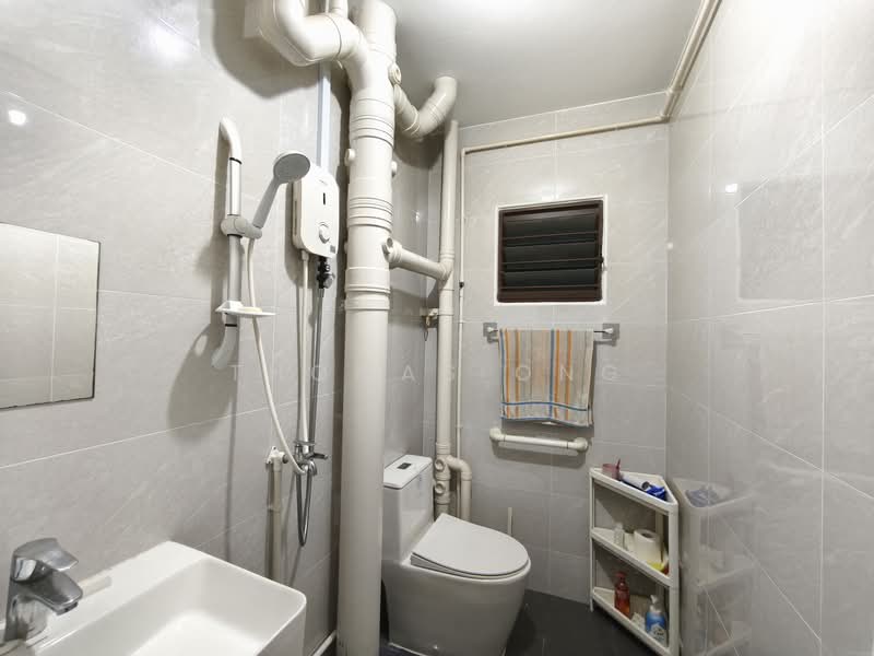 131 Cashew Road, 131 Cashew Road, 2 Bedrooms, 786 sqft, HDB Flat For Sale, by Thomas Ong, 500102982 - Bathroom - PropertyGuru.com.sg
