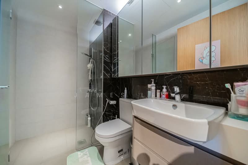 The Glades, 12 Bedok Rise, 1 Bedroom, 484 sqft, Condominium For Rent, by James Lim, 500102984 - Bathroom - PropertyGuru.com.sg
