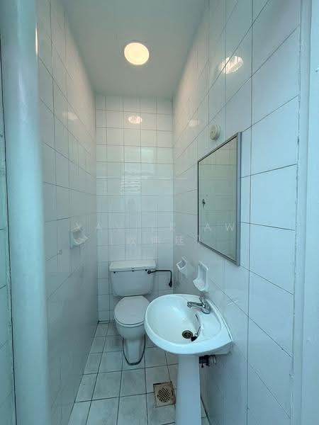 Siglap Center, 55 Siglap Road, East Coast / Marine Parade, 3 Bedrooms, 1,290 sqft, Apartment For Rent, by Xavier Aw (欧伟廷), 500102990 - Bathroom - PropertyGuru.com.sg