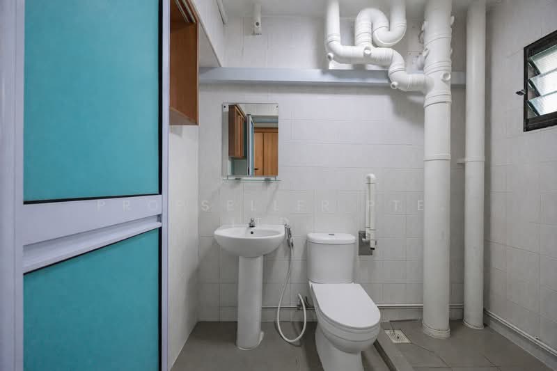 967 Hougang Avenue 9, 967 Hougang Avenue 9, 4 Bedrooms, 1,474 sqft, HDB Flat For Sale, by Florence Ho, 500102991 - Bathroom - PropertyGuru.com.sg