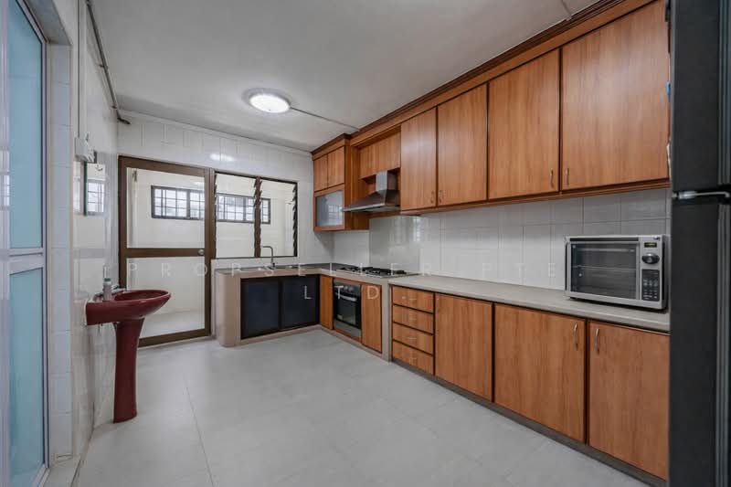 967 Hougang Avenue 9, 967 Hougang Avenue 9, 4 Bedrooms, 1,474 sqft, HDB Flat For Sale, by Florence Ho, 500102991 - Kitchen - PropertyGuru.com.sg