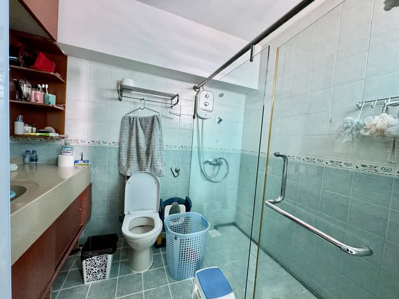 186 Punggol Central, 186 Punggol Central, 4 Bedrooms, 1,377 sqft, HDB Flat For Sale, by Amilia Toh 卓翰丽, 500102995 - Bathroom - PropertyGuru.com.sg
