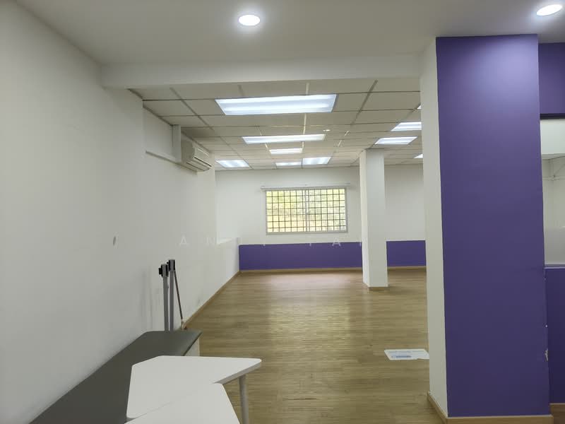 HDB Shophouse at Bukit Batok near WestMall MRT, Bukit Batok Central, 1,000 sqft, Shop / Shophouse For Rent, by Andy Tan, 500102996 - Interior - CommercialGuru.com.sg