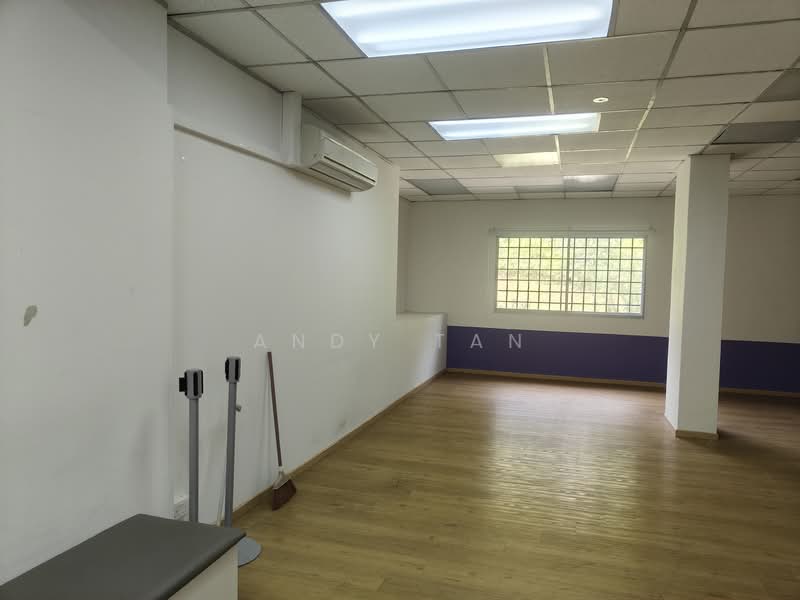 HDB Shophouse at Bukit Batok near WestMall MRT, Bukit Batok Central, 1,000 sqft, Shop / Shophouse For Rent, by Andy Tan, 500102996 - Interior - CommercialGuru.com.sg