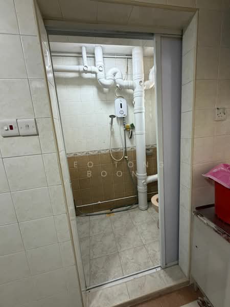 596A Ang Mo Kio Street 52, 596A Ang Mo Kio Street 52, 3 Bedrooms, 1,001 sqft, HDB Flat For Sale, by Yeo Tong Boon, 500103006 - Bathroom - PropertyGuru.com.sg