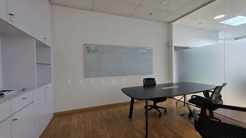 The Spire, 10 Bukit Batok Crescent, 1,539 sqft, Light Industrial (B1) For Rent, by Kaylee Toh, 500103029 - conference room - CommercialGuru.com.sg