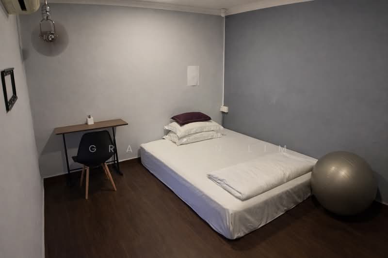 Yio Chu Kang Road, Yio Chu Kang Road, 6 Bedrooms, 2,000 sqft, Terraced House For Sale, by Gracelyn Lim, 500103044 - Bedroom - PropertyGuru.com.sg