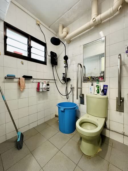 544 Woodlands Drive 16, 544 Woodlands Drive 16, 3 Bedrooms, 1,238 sqft, HDB Flat For Sale, by Charles Teo, 500103052 - Master Bathroom - PropertyGuru.com.sg