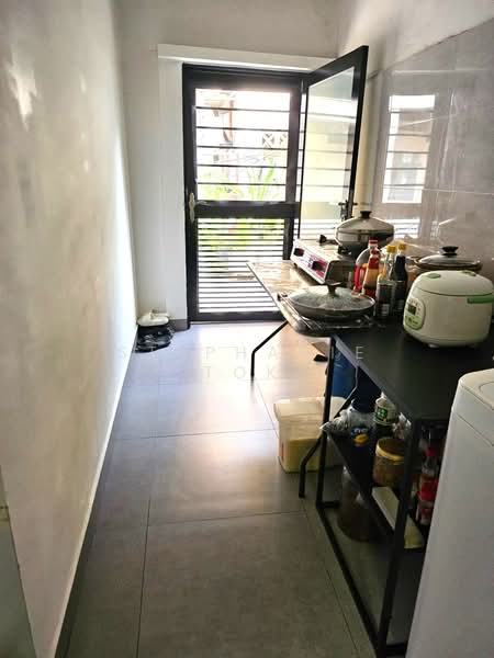 2 Storey Renovated Terrace House in the heart of Katong, No west sun, Stroll to amenities, Renovated, 4 Bedrooms, 2,500 sqft, Terraced House For Sale, by Stephanie Tok, 500103072 - Kitchen - PropertyGuru.com.sg