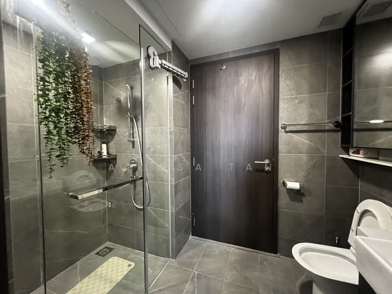 Riverfront Residences, 45 Hougang Avenue 7, 2 Bedrooms, 517 sqft, Condominium For Rent, by Arissa Tan, 500103080 - Bathroom - PropertyGuru.com.sg