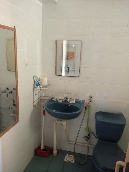 60 Strathmore Avenue, 60 Strathmore Avenue, Room Rental, 80 sqft, HDB Flat For Rent, by Angeline Won, 500103115 - Bathroom - PropertyGuru.com.sg