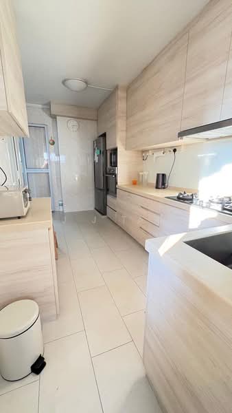 6-8 months lease at Blk 135, Rivervale Street, Rivervale street, 3 Bedrooms, 1,527 sqft, HDB Flat For Rent, by J J Tan, 500103117 - Kitchen - PropertyGuru.com.sg