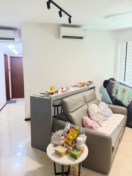 Edelweiss Park Condo, 90 Flora Road, 2 Bedrooms, 947 sqft, Condominium For Rent, by Eric Lim, 500103119 - Living Room - PropertyGuru.com.sg