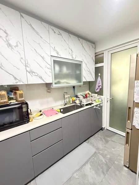 Edelweiss Park Condo, 90 Flora Road, 2 Bedrooms, 947 sqft, Condominium For Rent, by Eric Lim, 500103119 - Kitchen - PropertyGuru.com.sg