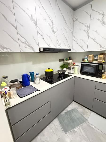 Edelweiss Park Condo, 90 Flora Road, 2 Bedrooms, 947 sqft, Condominium For Rent, by Eric Lim, 500103119 - Kitchen - PropertyGuru.com.sg