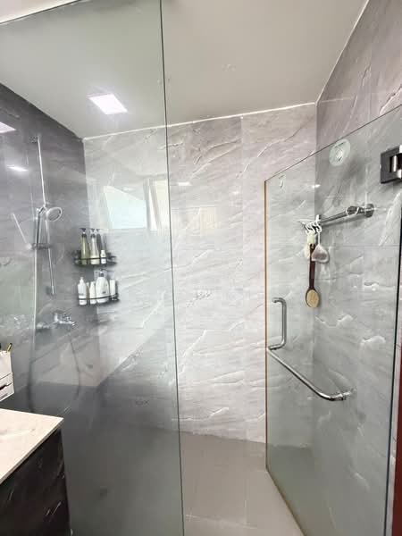 Edelweiss Park Condo, 90 Flora Road, 2 Bedrooms, 947 sqft, Condominium For Rent, by Eric Lim, 500103119 - Bathroom - PropertyGuru.com.sg