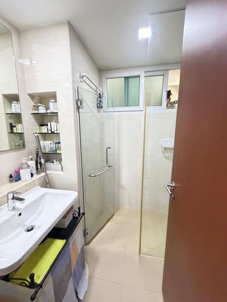 Edelweiss Park Condo, 90 Flora Road, 2 Bedrooms, 947 sqft, Condominium For Rent, by Eric Lim, 500103119 - Bathroom - PropertyGuru.com.sg