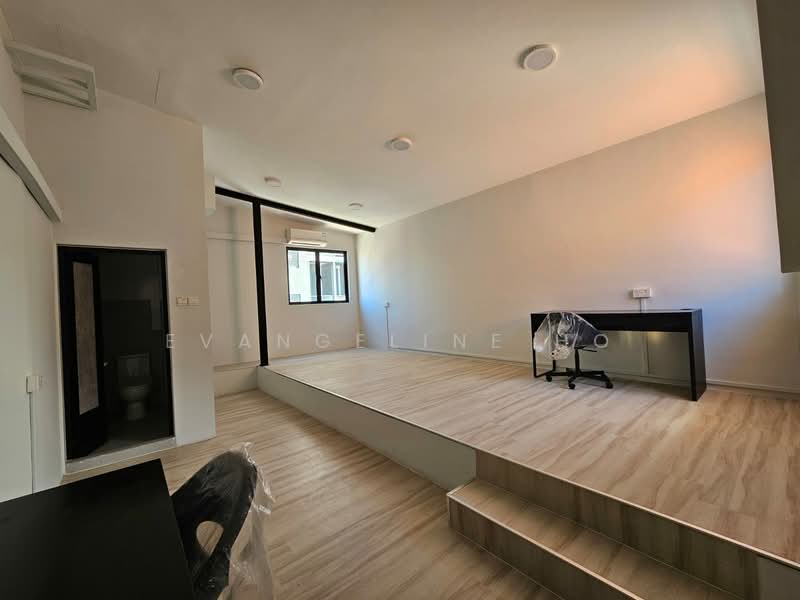 Geylang Road - Renovated L3 Shophouse, , 1,500 sqft, Office For Rent, by Evangeline Ho, 500103124 - Main work area of the largest room - CommercialGuru.com.sg