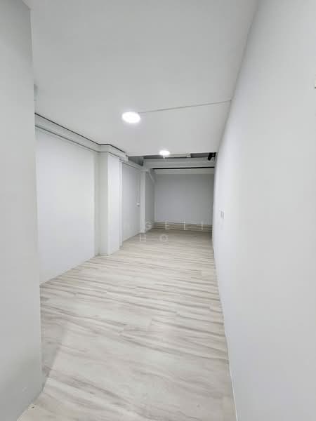 Geylang Road - Renovated L3 Shophouse, , 1,500 sqft, Office For Rent, by Evangeline Ho, 500103124 - 165sqft room with toilet - CommercialGuru.com.sg