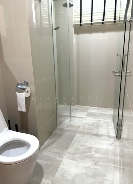 Beautiful 2 Storey Semi D Move in, Move in, Modern Finishes, Quiet Enclave, 4 Bedrooms, 3,500 sqft, Semi-Detached House For Sale, by Stephanie Tok, 500103125 - Bathroom - PropertyGuru.com.sg