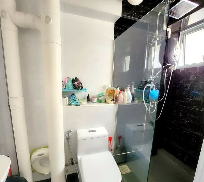 444 Choa Chu Kang Avenue 4, 444 Choa Chu Kang Avenue 4, 3 Bedrooms, 1,076 sqft, HDB Flat For Rent, by Steven Choo, 500103148 - Bathroom - PropertyGuru.com.sg