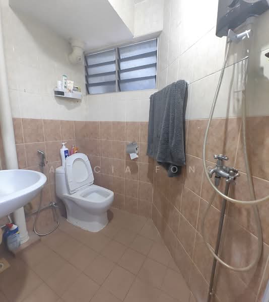 610 Ang Mo Kio Avenue 4, 610 Ang Mo Kio Avenue 4, 3 Bedrooms, 1,023 sqft, HDB Flat For Sale, by Alicia Fong, 500103158 - Bathroom - PropertyGuru.com.sg