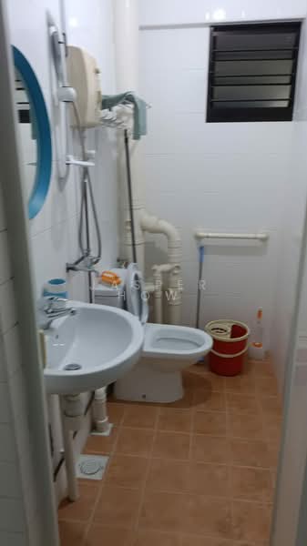 419 Tampines Street 41, 419 Tampines Street 41, 2 Bedrooms, 689 sqft, HDB Flat For Rent, by Jasper How, 500103162 - Bathroom - PropertyGuru.com.sg