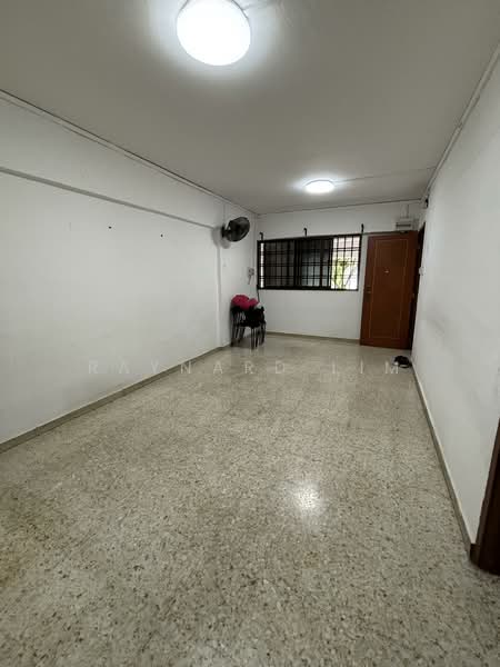 313 Jurong East Street 32, 313 Jurong East Street 32, 2 Bedrooms, 796 sqft, HDB Flat For Sale, by Raynard Lim, 500103168 - Living Room - PropertyGuru.com.sg