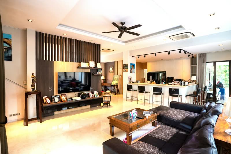 Charming 2.5 storey Detached in Move in Condition, Prime location, No west Sun, Regular Plot, Wide frontage, 6 Bedrooms, 6,572 sqft, Detached House For Sale, by Stephanie Tok, 500103173 - Living Room - PropertyGuru.com.sg